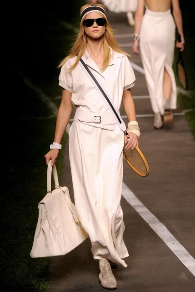 Look 10